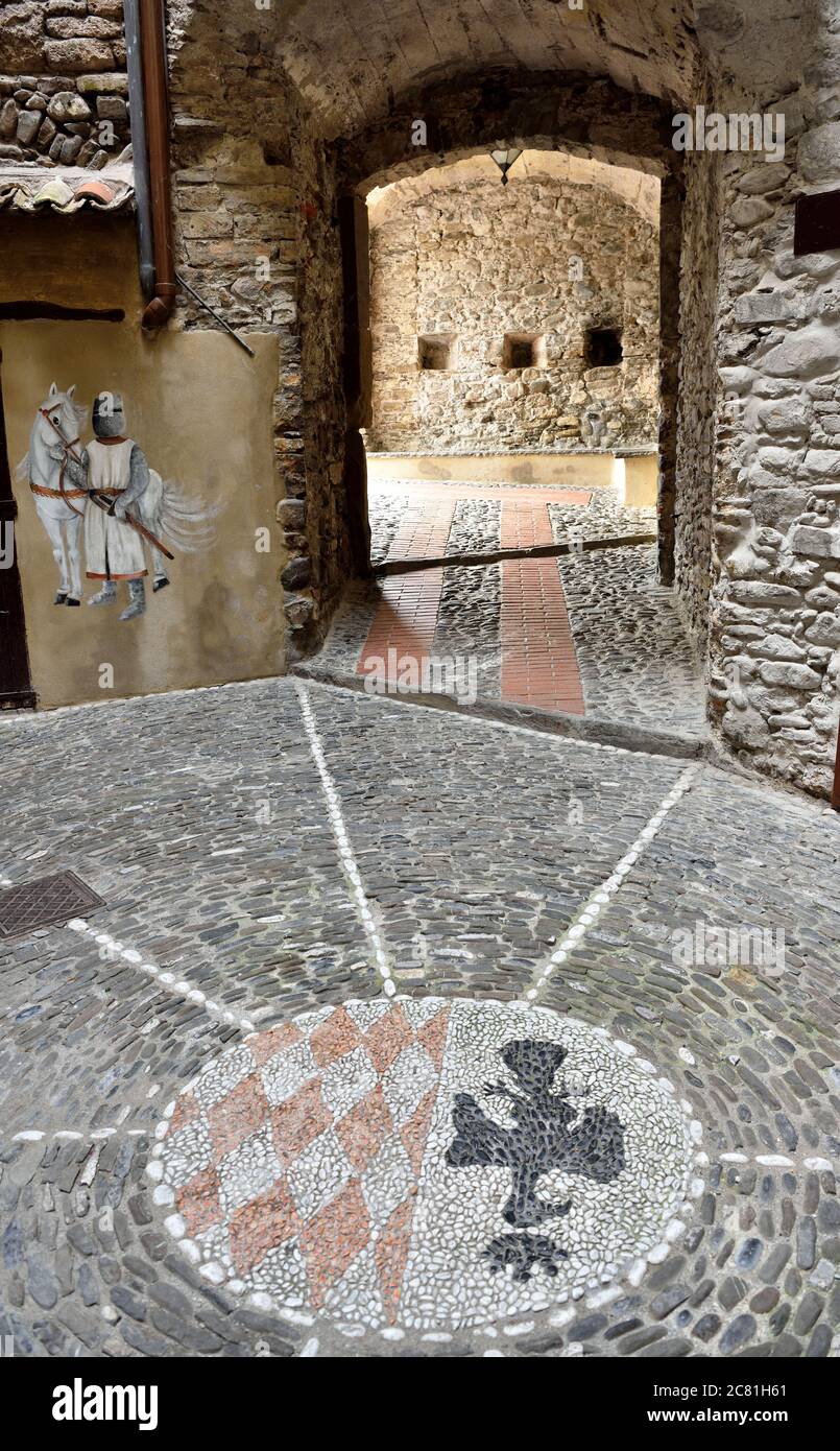 Village ligure de Dolceacqua, Imperia, Italie Banque D'Images