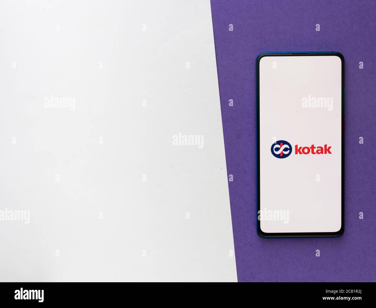 Assam, inde - 18 juillet 2020 : logo de la banque Kotak mahindra sur l'écran du téléphone. Banque D'Images