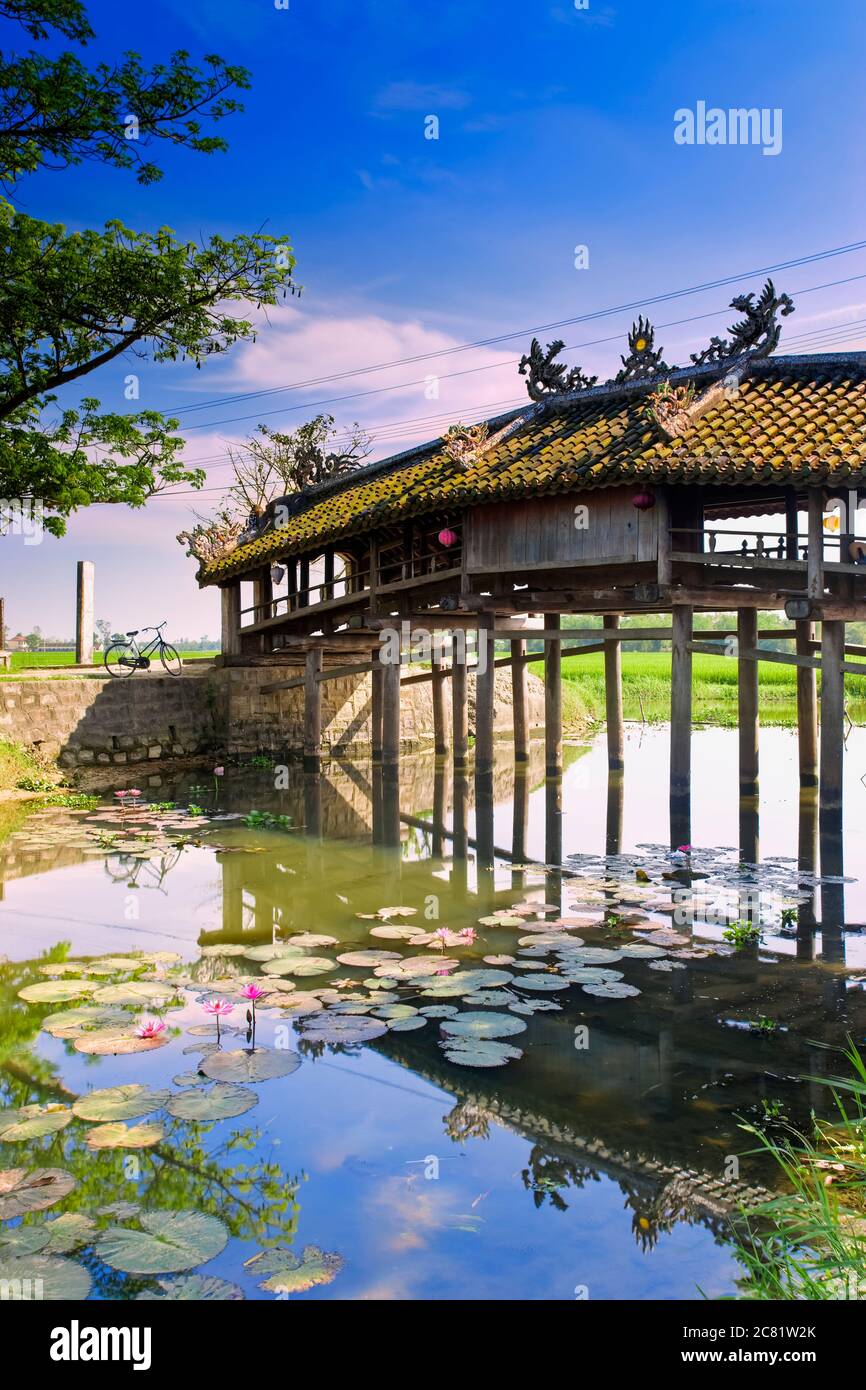 Pont en bois; Hue, Thua Thien-Hue, Vietnam Banque D'Images