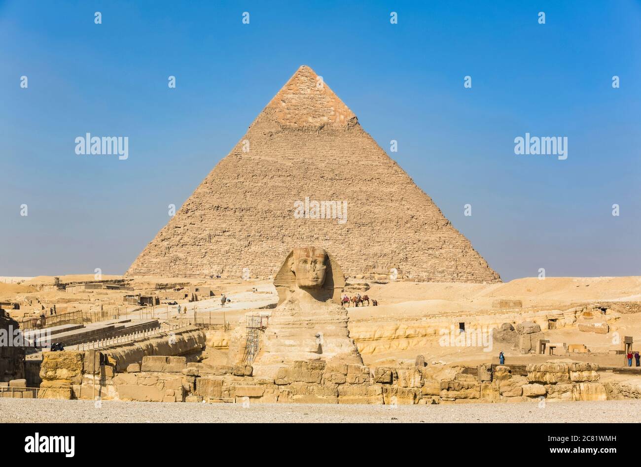 Grand Sphinx de Gizeh, Pyramide de Khafre (arrière-plan), complexe de la pyramide de Gizeh, site du patrimoine mondial de l'UNESCO; Gizeh, Égypte Banque D'Images