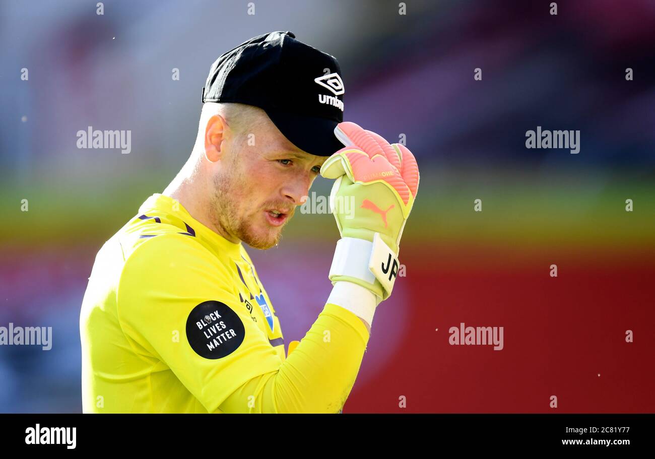 Le gardien de but d'Everton Jordan Pickford avec un logo Black Lives Matter sur son maillot lors du match de la Premier League à Bramall Lane, Sheffield. Banque D'Images