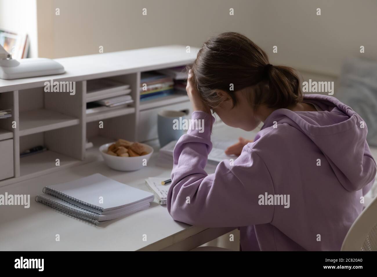 Fatigue enfant ado Banque de photographies et dimages à haute résolution Alamy