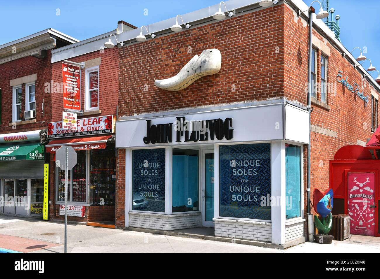 Ottawa, Canada - le 25 avril 2020 : le magasin de chaussures Fluevog, rue William, dans la région du marché Byward. John Fluevog est un designer de renommée mondiale Banque D'Images