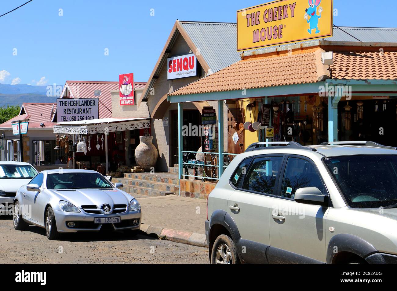 Clarens, Orange Free State, Afrique du Sud, 4 janvier 2020 - boutiques, stands, galeries d'art et restaurants à Clarens dans l'Orange Free State dans le Sud A. Banque D'Images