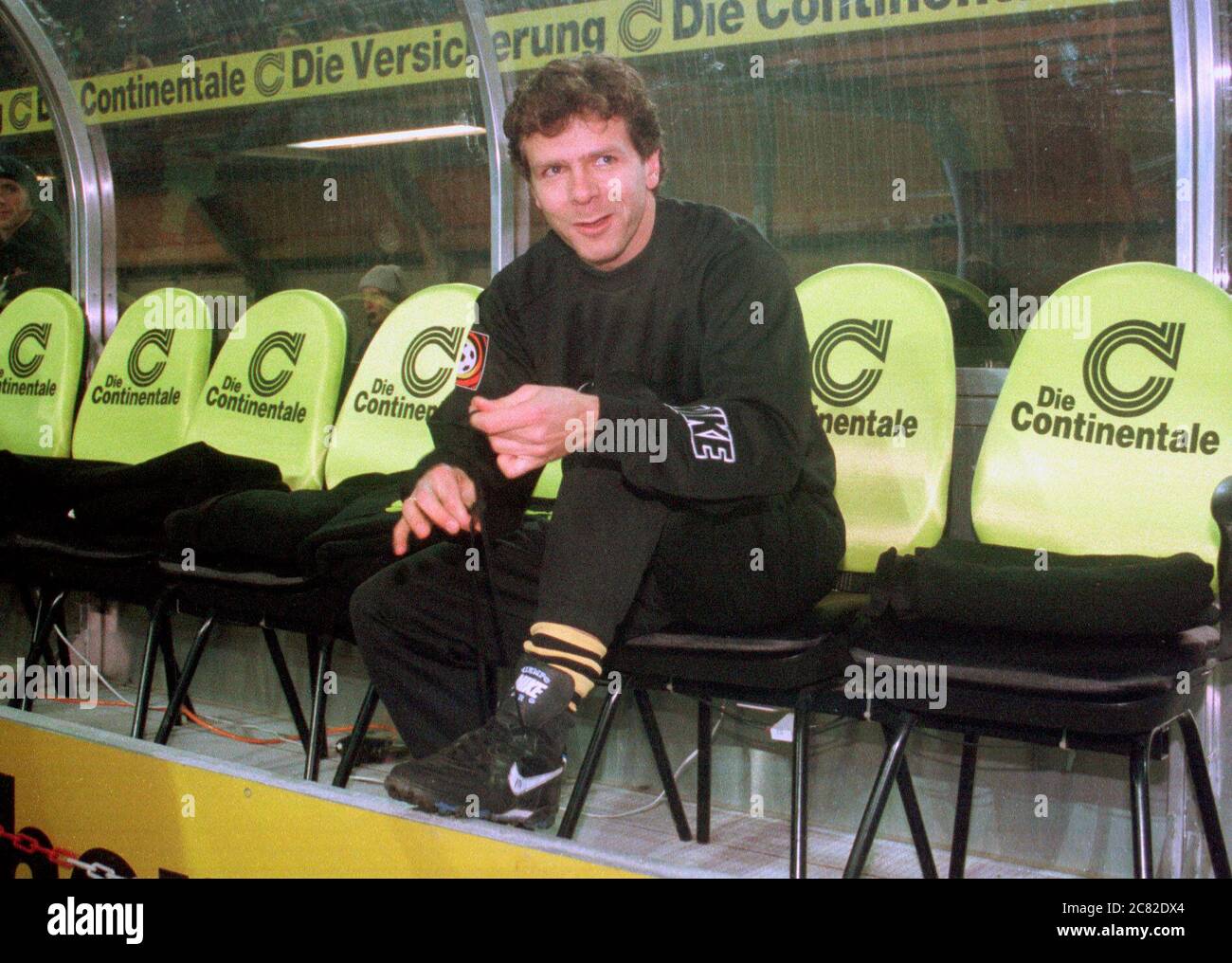 Westfalenstadion Dortmund Allemagne 24.11.1998, football Allemand Bundesliga saison 1998/1999 match jour 10, Borussia Dortmund (BVB, jaune) vs Hamburger SV (blanc, HSV) 2:1 — Andreas MOELLER (BVB) Banque D'Images