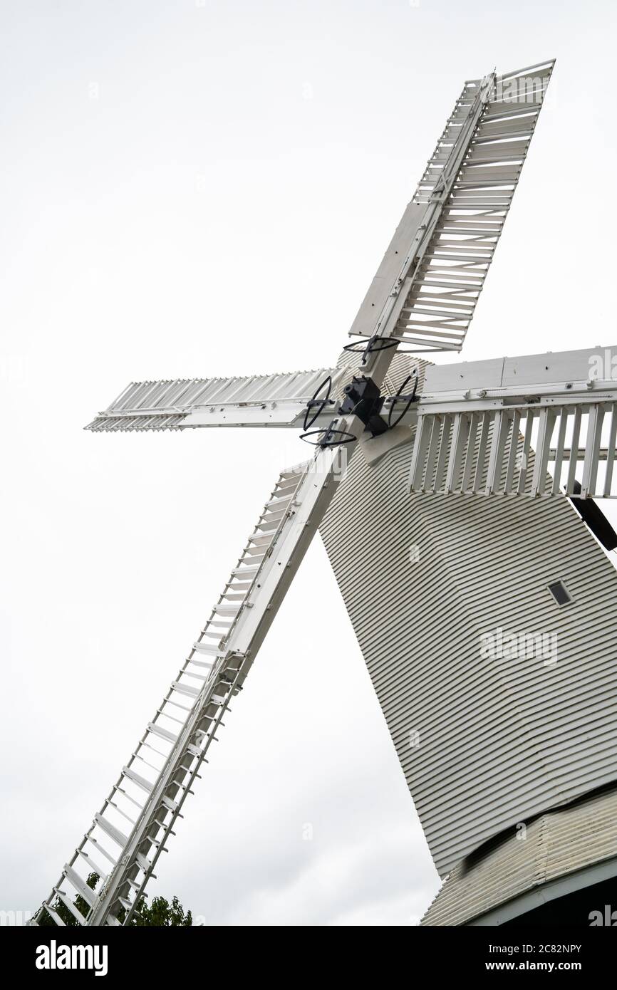 Moulin à vent Oldland, moulin à poste avec un seul étage roundhouse, Keymer, Sussex, Royaume-Uni. En cours de nettoyage. Banque D'Images