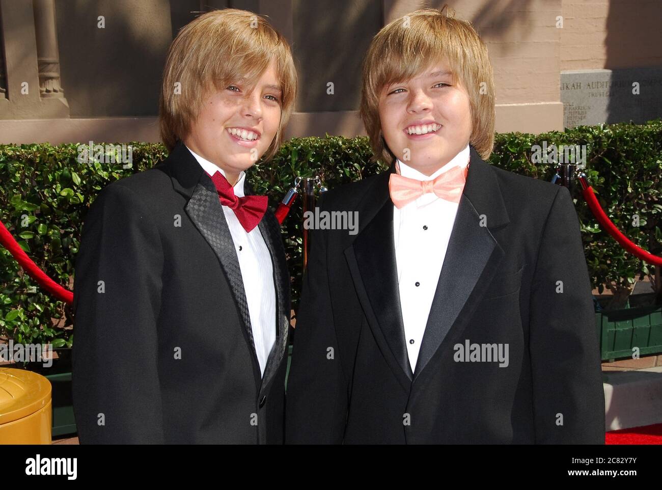 Dylan Sprouse et Cole Sprouse au 59ème Prix annuel d'Emmy des arts créatifs Primetime - arrivées au Shrine Auditorium de Los Angeles, CA. L'événement a eu lieu le samedi 8 septembre 2007. Photo par: SBM / PictureLux - référence du fichier # 34006-8662SBMPLX Banque D'Images