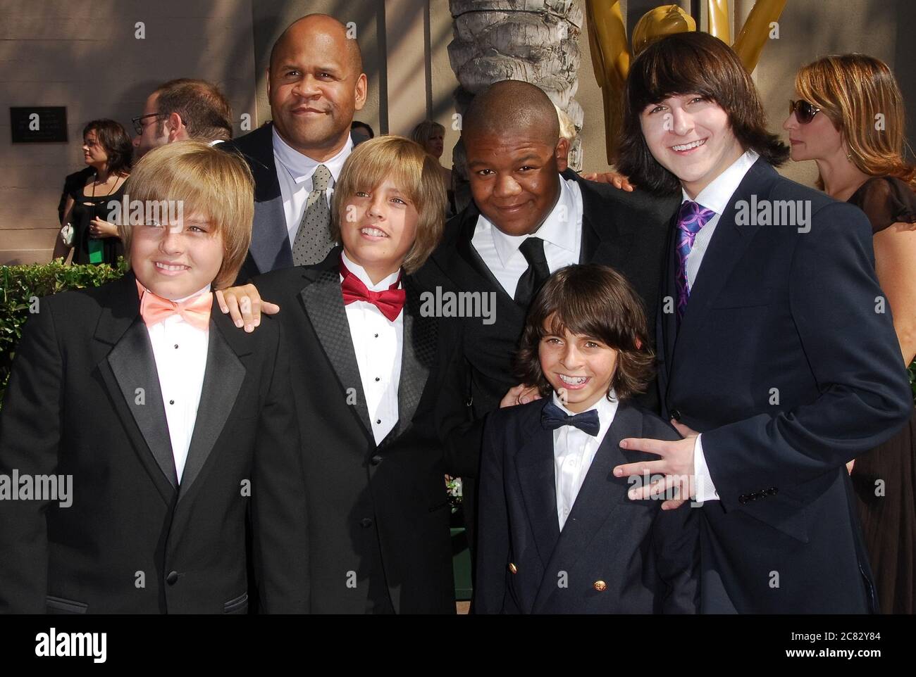 Cole Sprouse, Rondell Sheridan, Dylan Sprouse, Kyle Massey, Moises Arias et Mitchel Musso lors du 59ème Prix annuel d'Emmy des arts créatifs Primetime - arrivées au Shrine Auditorium de Los Angeles, CA. L'événement a eu lieu le samedi 8 septembre 2007. Photo par: SBM / PictureLux - référence du fichier # 34006-8661SBMPLX Banque D'Images