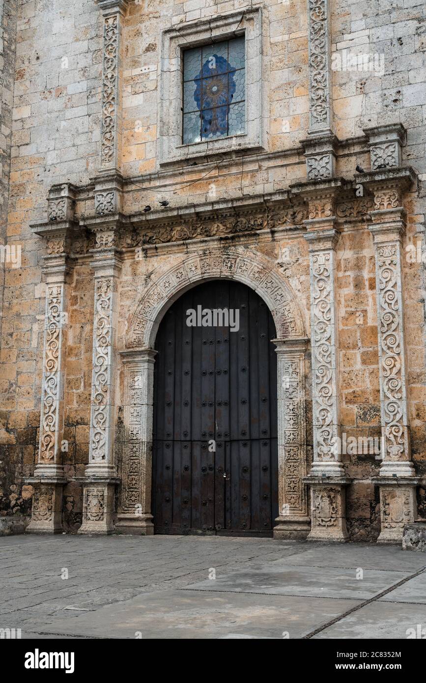 L'église de San Servasio, ou Saint Servatius, a été reconstruite à partir de 1706 pour remplacer une ancienne église construite en 1545 par des frères franciscains à Valla Banque D'Images