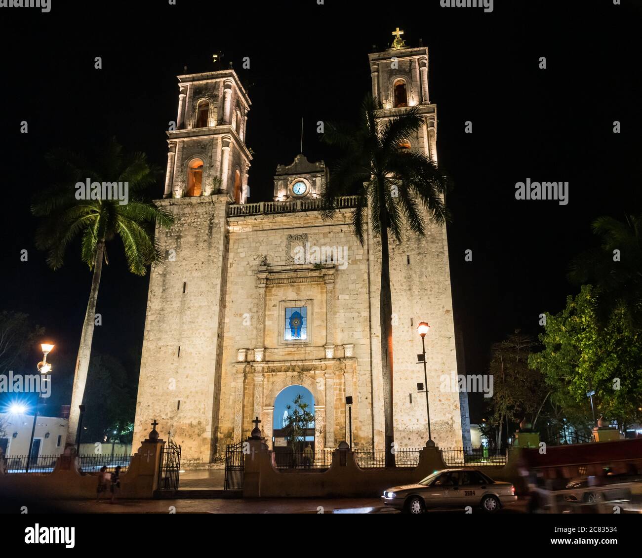 L'église de San Servasio, ou Saint Servatius, a été reconstruite à partir de 1706 pour remplacer une ancienne église construite en 1545 par des frères franciscains à Valla Banque D'Images