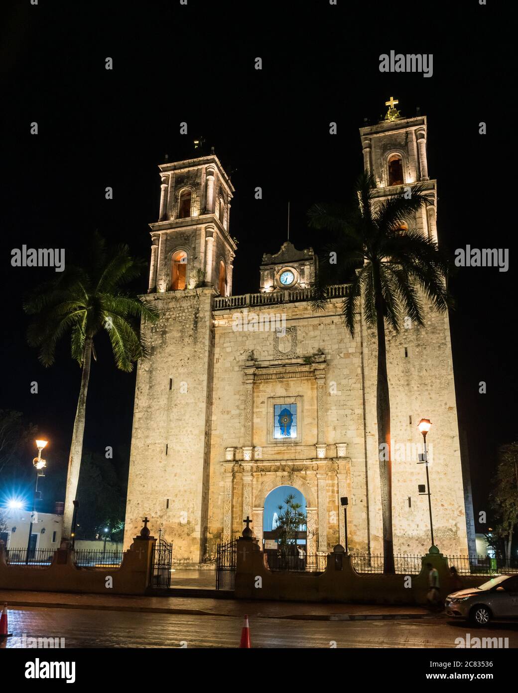 L'église de San Servasio, ou Saint Servatius, a été reconstruite à partir de 1706 pour remplacer une ancienne église construite en 1545 par des frères franciscains à Valla Banque D'Images