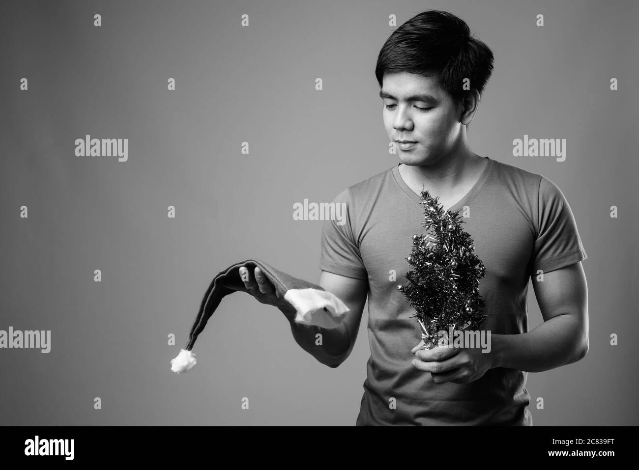 Portrait du jeune beau philippin prêt pour Noël Banque D'Images