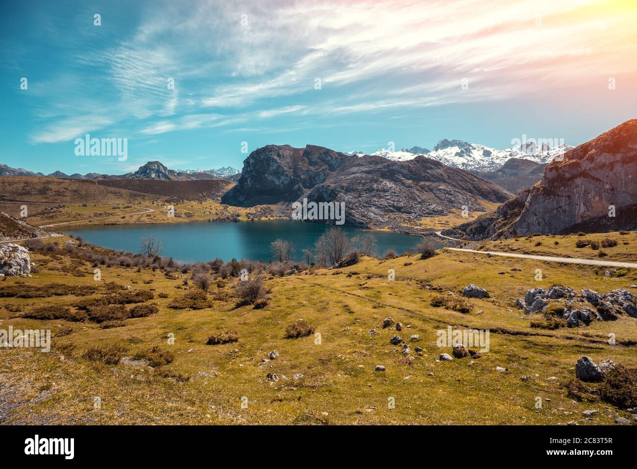 Magnifique paysage de montagne. Parc national des pics d'Europe (Picos de Europa). Un lac glaciaire énol. Asturies, Espagne, Europe Banque D'Images