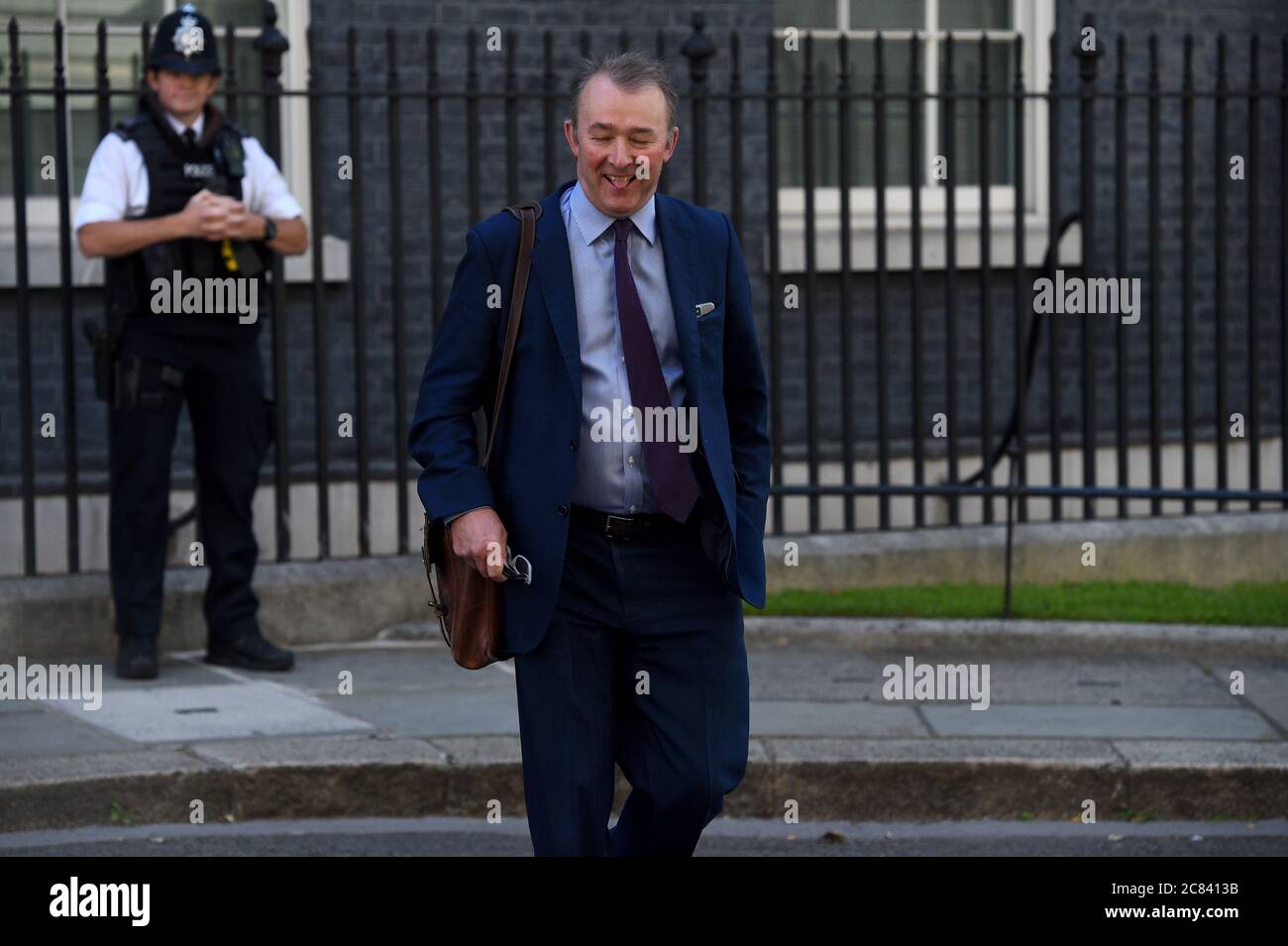 Le secrétaire gallois Simon Hart arrive à Downing Street, pour une réunion du Cabinet, pour la première fois depuis le confinement, qui se tiendra au Foreign and Commonwealth Office (FCO) à Londres. Banque D'Images