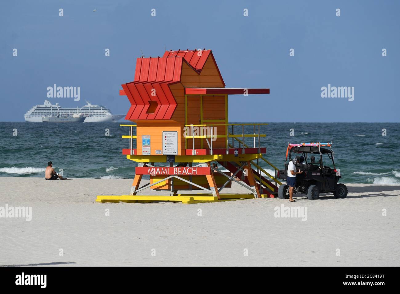 Miami Beach, Floride, États-Unis. 20 juillet 2020. Un point de vue général sur Miami Beach, le comté de Dade de Miami imposant un couvre-feu quotidien de 8 h à 6 h, ainsi que la Floride ont signalé plus de 10,347 nouveaux cas de COVID-19 lundi, portant le total de l'État à plus de 360,394 nouveaux cas de COVID-19 le 20 juillet, 2020 à Miami Beach, Floride. Crédit : Mpi04/Media Punch/Alay Live News Banque D'Images