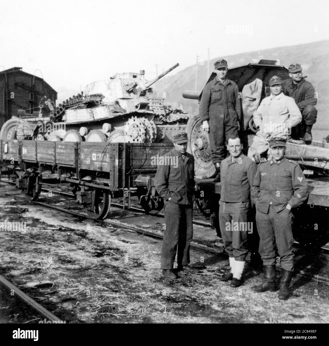 Tanks allemands Panzerkampfwagen 38(t) sur le train pour Bryansk (brʲansk) - oblast de Bryansk, Russie Banque D'Images