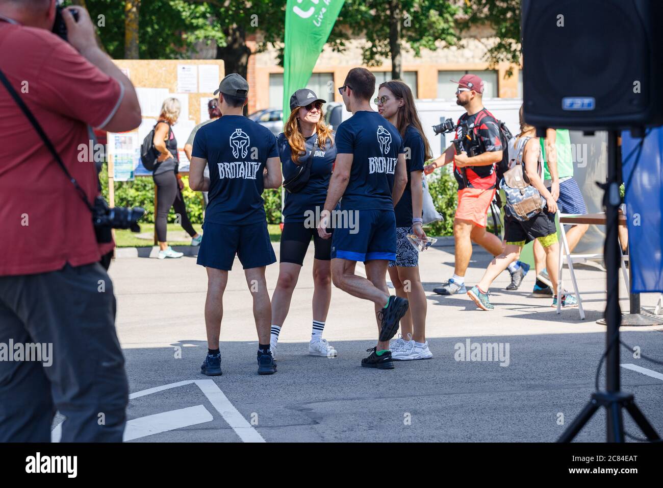Ville Plavinas, Lettonie. Course, les gens étaient engagés dans des activités sportives. Surmonter divers obstacles et courir.18.07.2020 Banque D'Images
