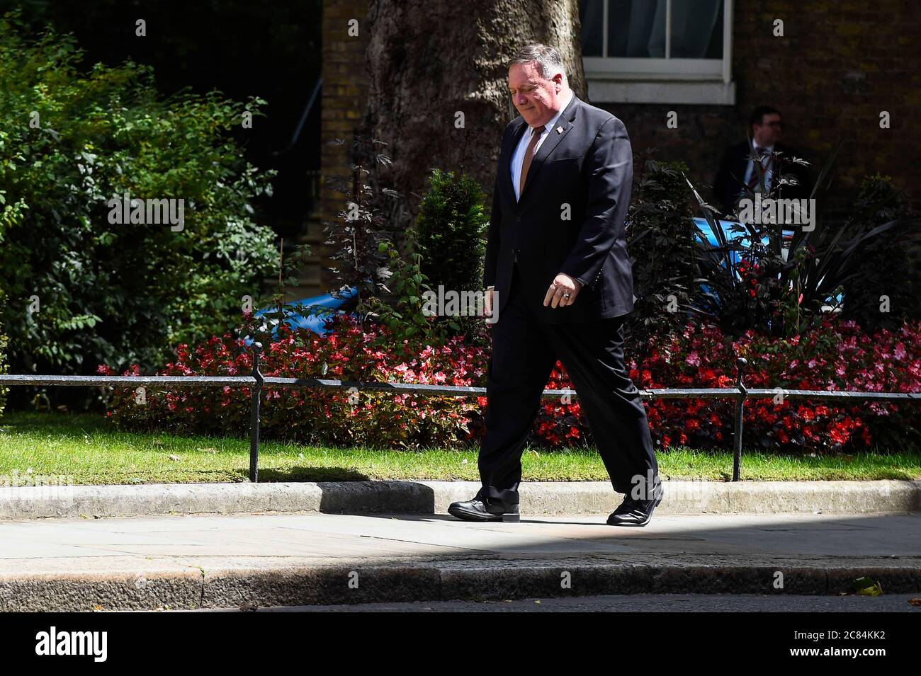 Londres, Royaume-Uni. 21 juillet 2020. Mike Pompeo, secrétaire d’État américain, arrive au numéro 10 Downing Street pour des entretiens avec Boris Johnson, Premier ministre, et Dominic Raab, secrétaire aux Affaires étrangères. L’ordre du jour devrait comprendre les plans de reprise économique de la COVID-19, les questions relatives à la République populaire de Chine (P.R.C.) et à Hong Kong, ainsi qu’aux États-Unis et au Royaume-Uni Négociations d'un accord de libre-échange. Credit: Stephen Chung / Alay Live News Banque D'Images