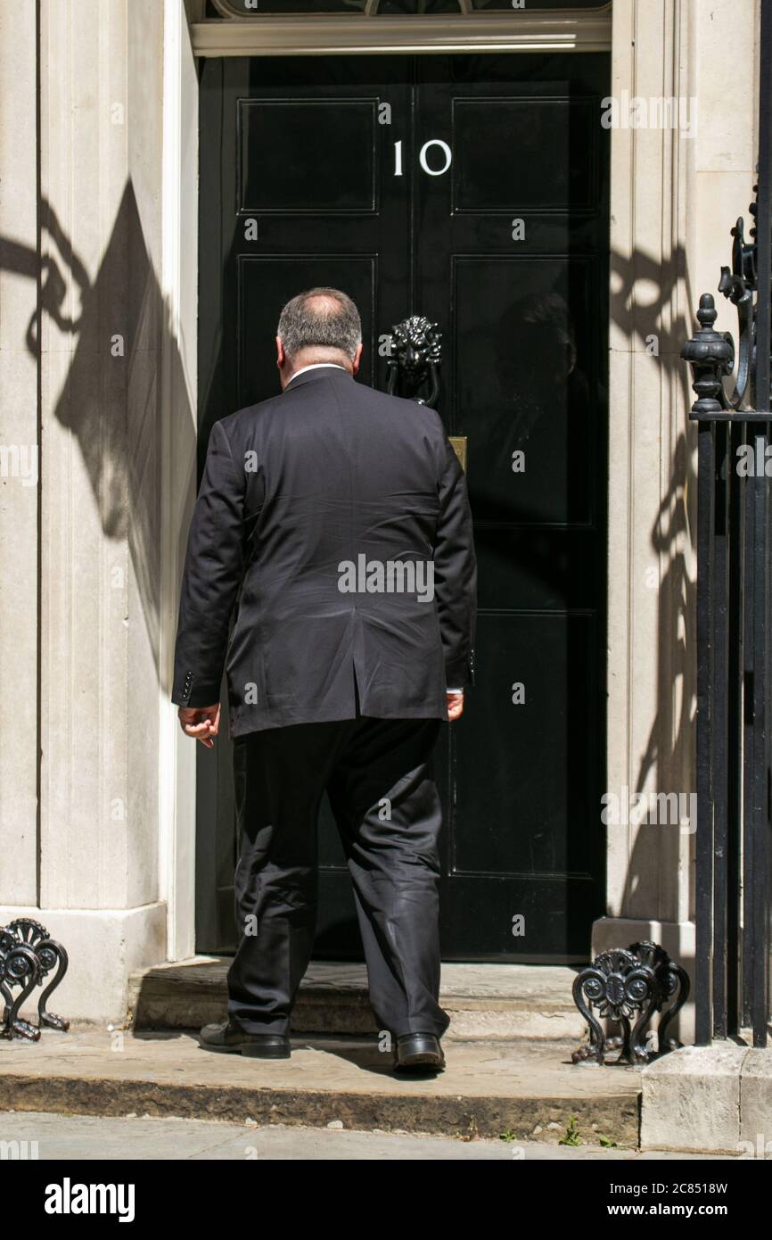 WESTMINSTER LONDRES ROYAUME-UNI. 21 juillet 2020. Le secrétaire D’État AMÉRICAIN Michael R. Pompeo arrive au 10 Downing Street pour des entretiens avec le Premier ministre Boris Johnson, au milieu de tensions politiques croissantes, les tensions avec la Chine et alors que les relations continuent de se détériorer suite à la mise en œuvre par Pékin d’une nouvelle loi de sécurité de grande envergure à Hong Kong, suite de la décision prise la semaine dernière Le Premier ministre britannique Boris Johnson doit supprimer la technologie Huawei de son réseau 5G d'ici 2027.Credit: amer ghazzal/Alamy Live News Banque D'Images