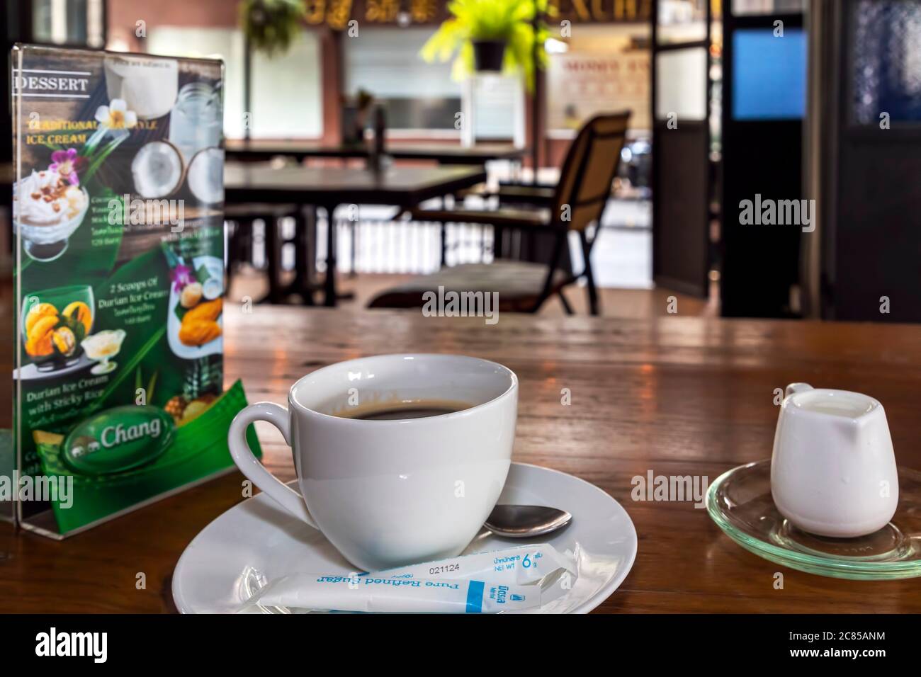 Café et menu au restaurant thaïlandais pendant la pandémie Covid 19, Bangkok, Thaïlande Banque D'Images