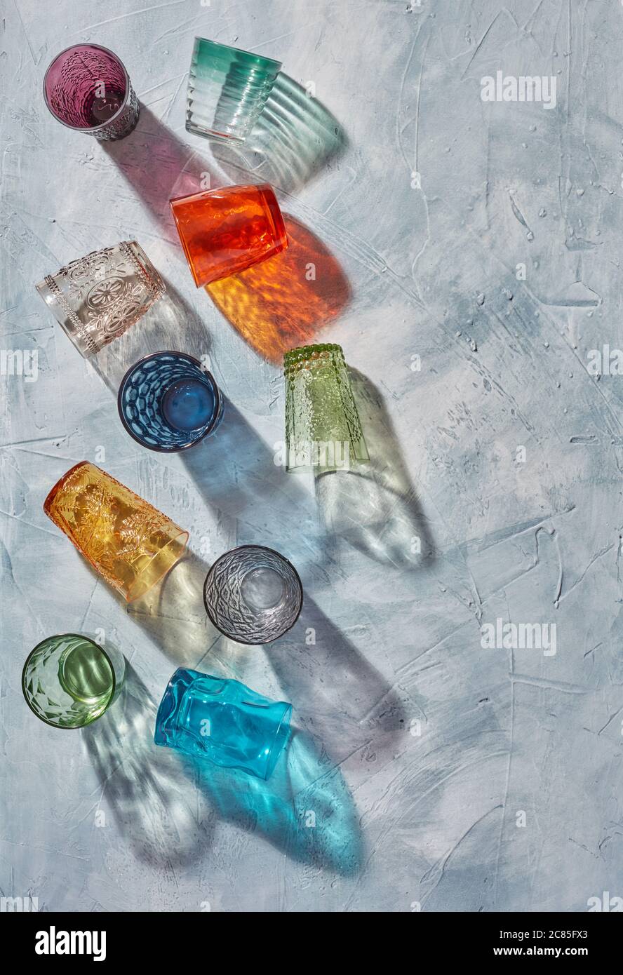 Verres à boire multicolores Banque D'Images