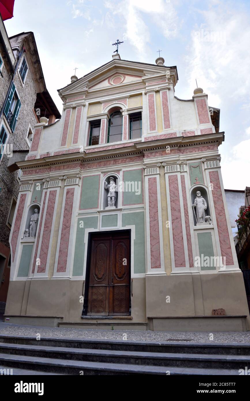 église de san Sebastiano dans le village médiéval de Dolceacqua imperia Italie Banque D'Images