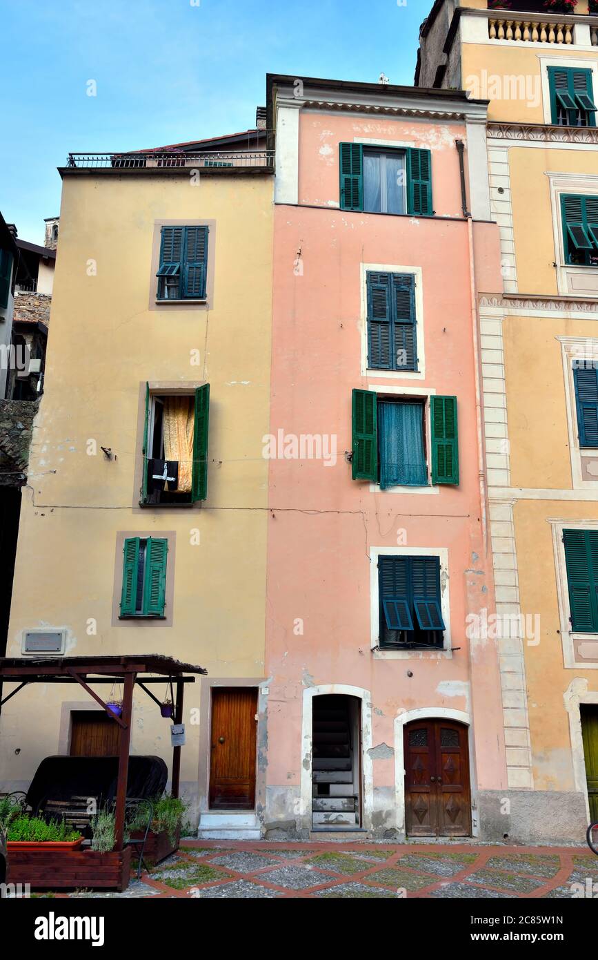 Maisons historiques typiques de Dolceacqua Italie Banque D'Images