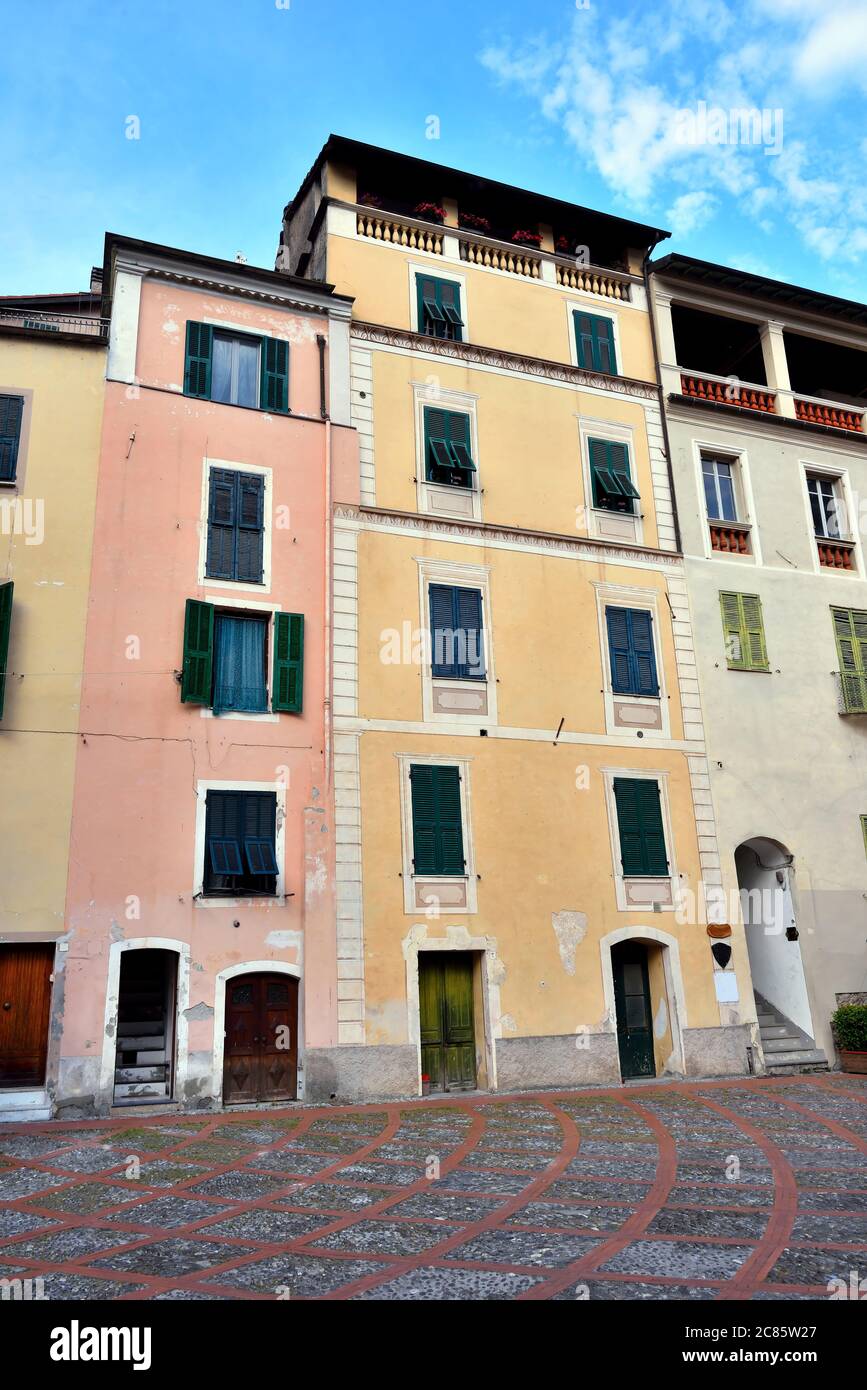 Maisons historiques typiques de Dolceacqua Italie Banque D'Images