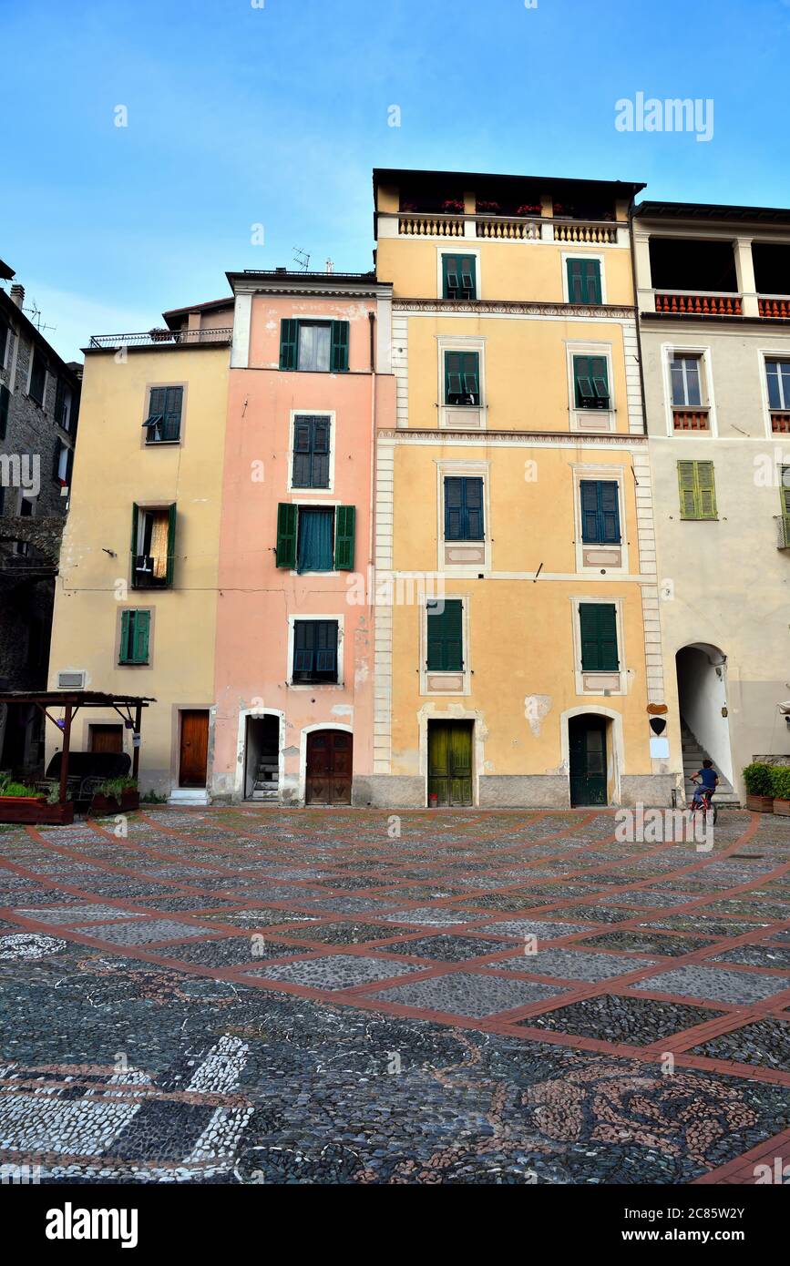Maisons historiques typiques de Dolceacqua Italie Banque D'Images