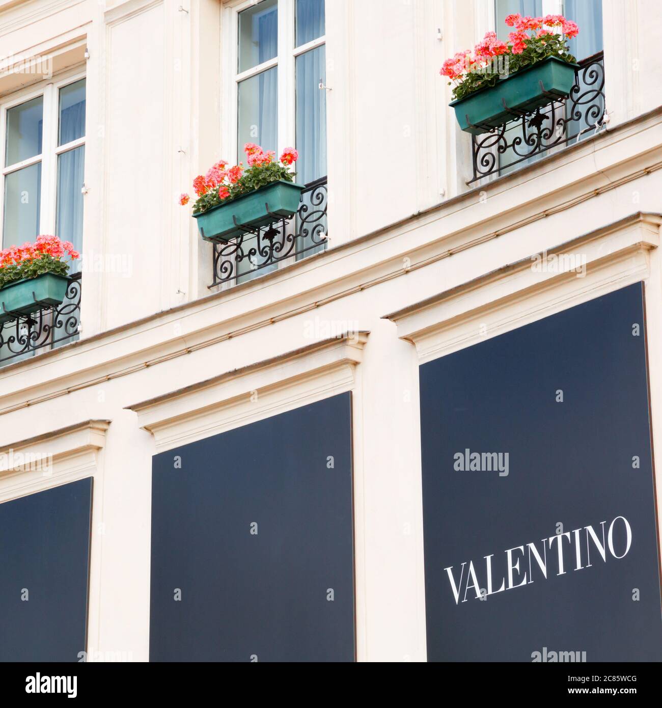 Magasin de Valentino à Paris Banque D'Images