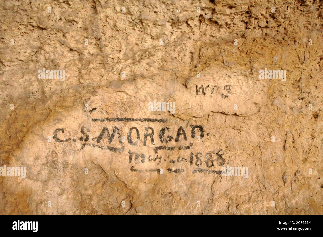 Comté de Val Verde, Texas octobre 2005 : Graffiti des cheminots en 1888 à Parida Cave sur la rivière Rio Grande où une ligne de chemin de fer a été en service pendant 10 ans comme une liaison à la côte ouest de San Antonio.. ©Bob Daemmrich Banque D'Images