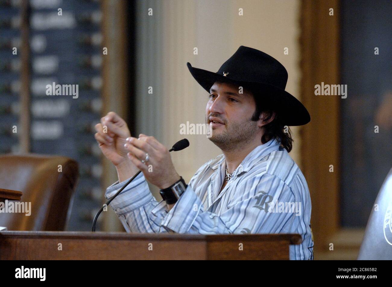 Austin, Texas États-Unis, 30 octobre 2005 : le cinéaste Robert Rodriguez prend la parole lors du 10e anniversaire du Texas Book Festival au Texas Capitol. ©Bob Daemmrich Banque D'Images