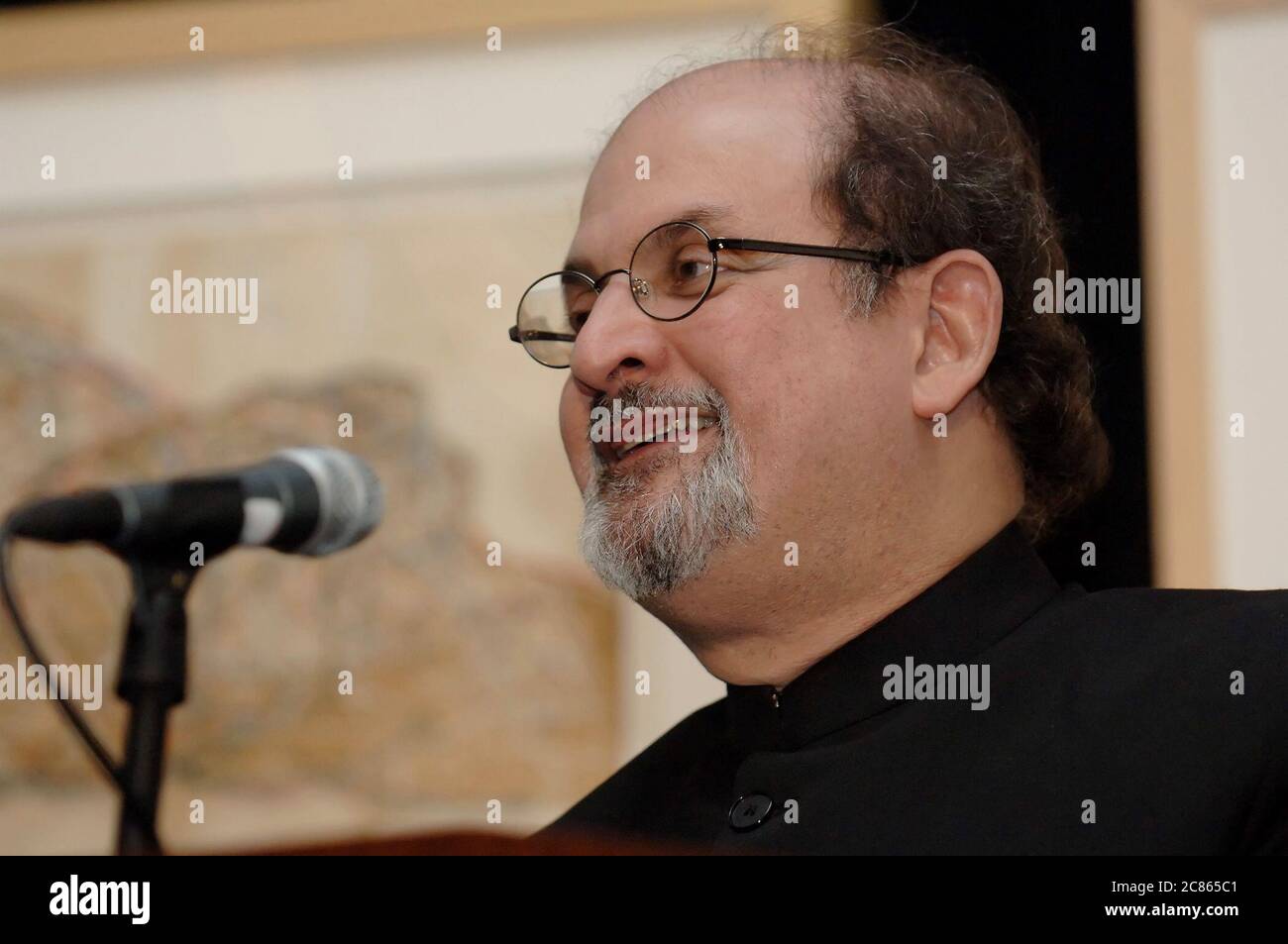 Austin, Texas USA, 30 octobre 2005 : l'auteur indien Salman Rushdie parle de ses nouvelles œuvres à l'occasion du 10e anniversaire du Texas Book Festival. ©Bob Daemmrich Banque D'Images