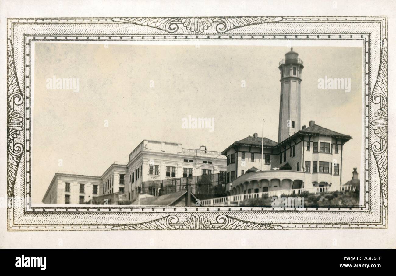 Le pénitencier fédéral d'Alcatraz ou pénitencier des États-Unis, île d'Alcatraz - prison fédérale à sécurité maximale sur l'île d'Alcatraz, au large de la côte de San Francisco, Californie, États-Unis. Il a fonctionné comme une prison du 11 août 1934 au 21 mars 1963. Le bâtiment principal de la prison a été construit en 1910-1912, en tant que prison militaire de l'armée des États-Unis, qui était utilisé au moment de la publication de cette carte spécifique. Banque D'Images