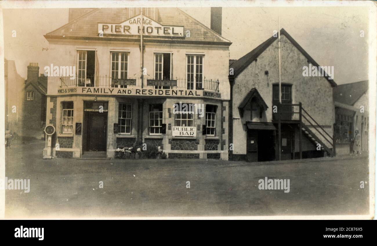 The Pier Hotel (montrant une Morris Vintage car), Grande-Bretagne. Banque D'Images