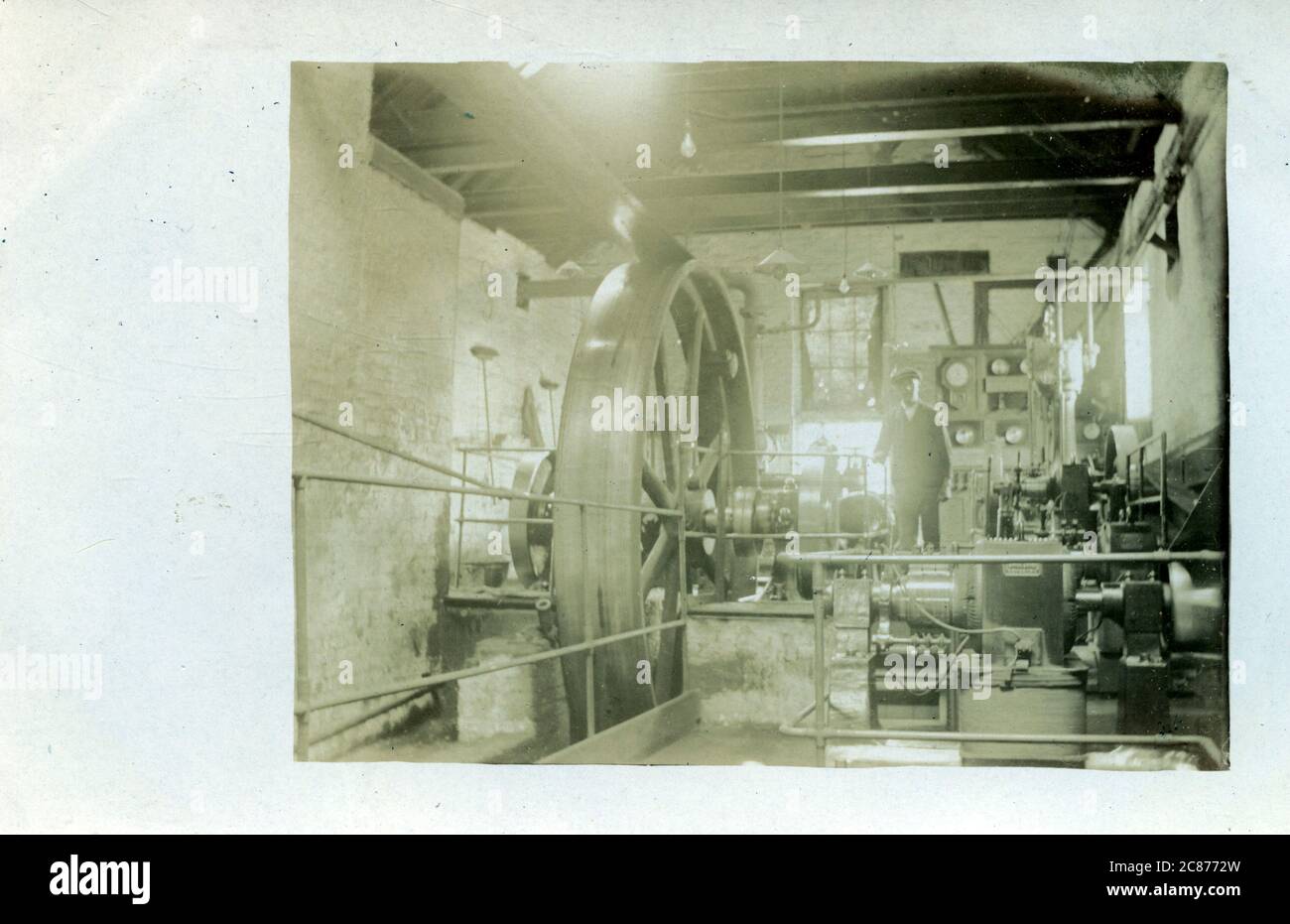 Moteur à vapeur Edwardian Fly-Wheel Mill vers générateur électrique Banque D'Images