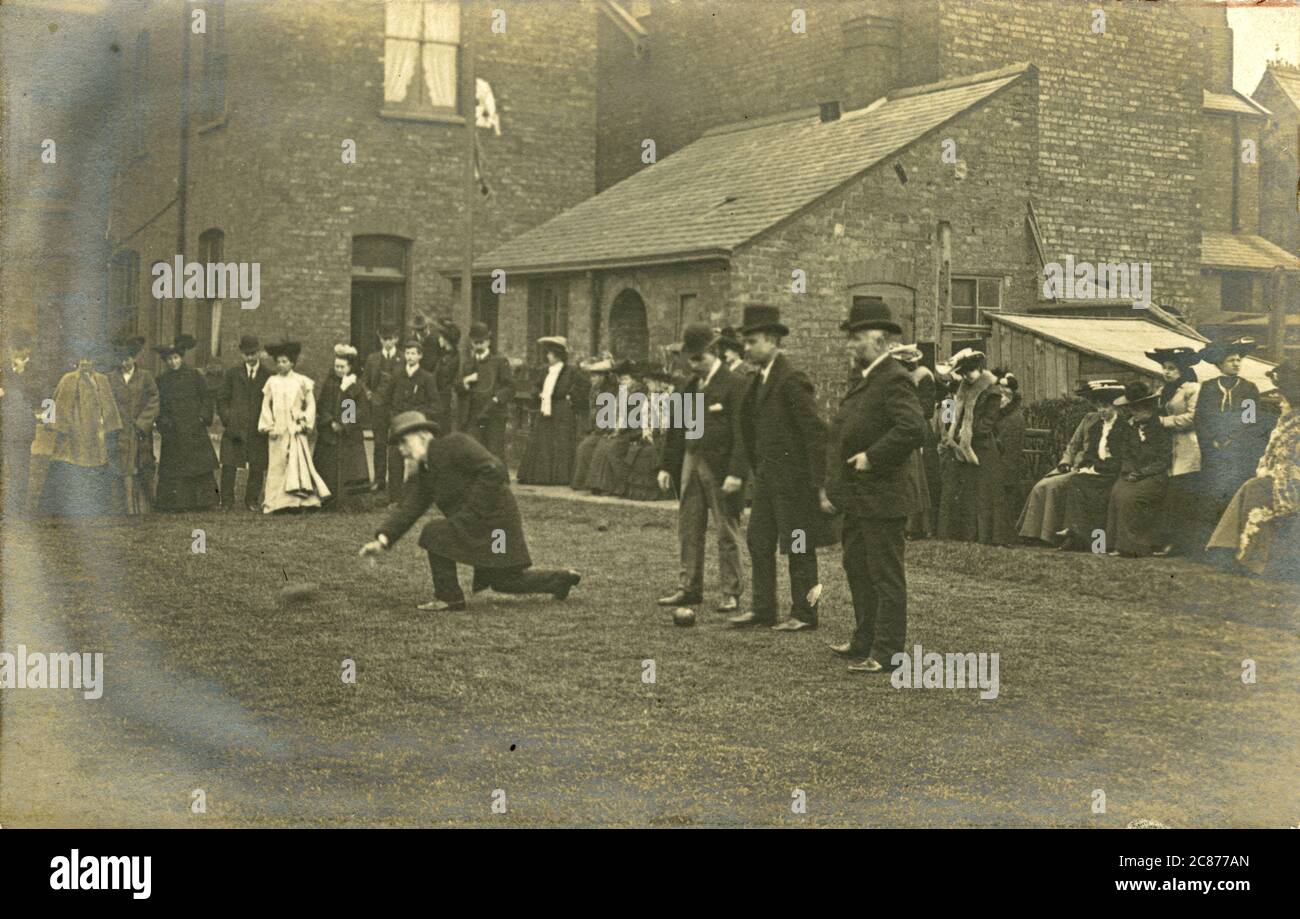 Victorian Men Playing Bowls, Grande-Bretagne. Banque D'Images