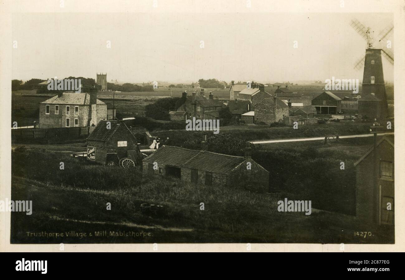 The Village & Windmill, Trusthorpe, Mablethorpe, Skegness, East Lindsey, Lincolnshire, Angleterre. Banque D'Images