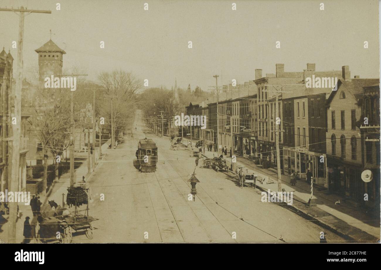 Rue avec tramway, Old Brooklyn, Cleveland, Ohio, États-Unis. Banque D'Images