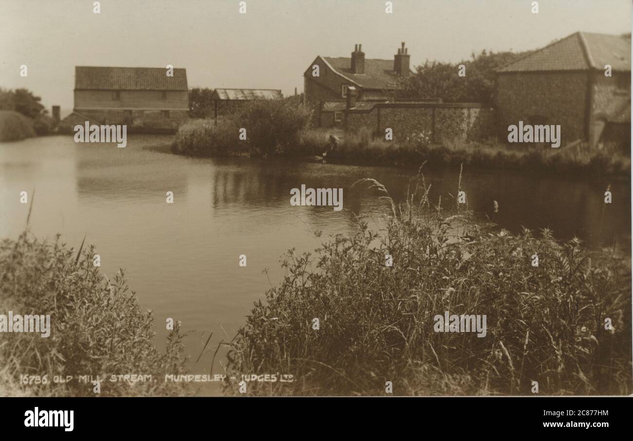 The Old Mill Stream, Mundseley, Cromer, Norfolk, Angleterre. Banque D'Images