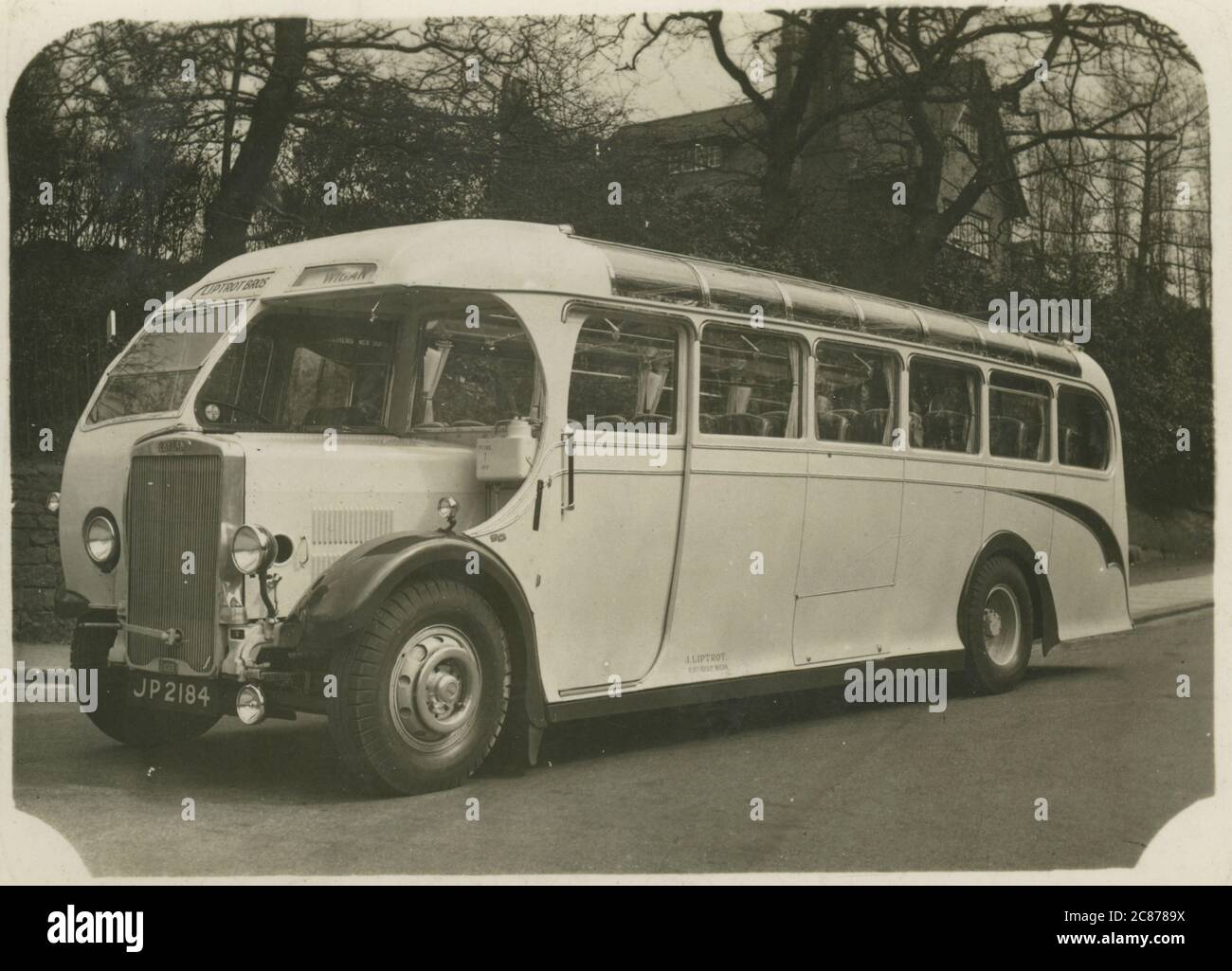 Leyland Tiger bus (exploité par les Liptret Brothers), Wigan, Greater Manchester, Lancashire, Angleterre. Date : années 1940 Banque D'Images