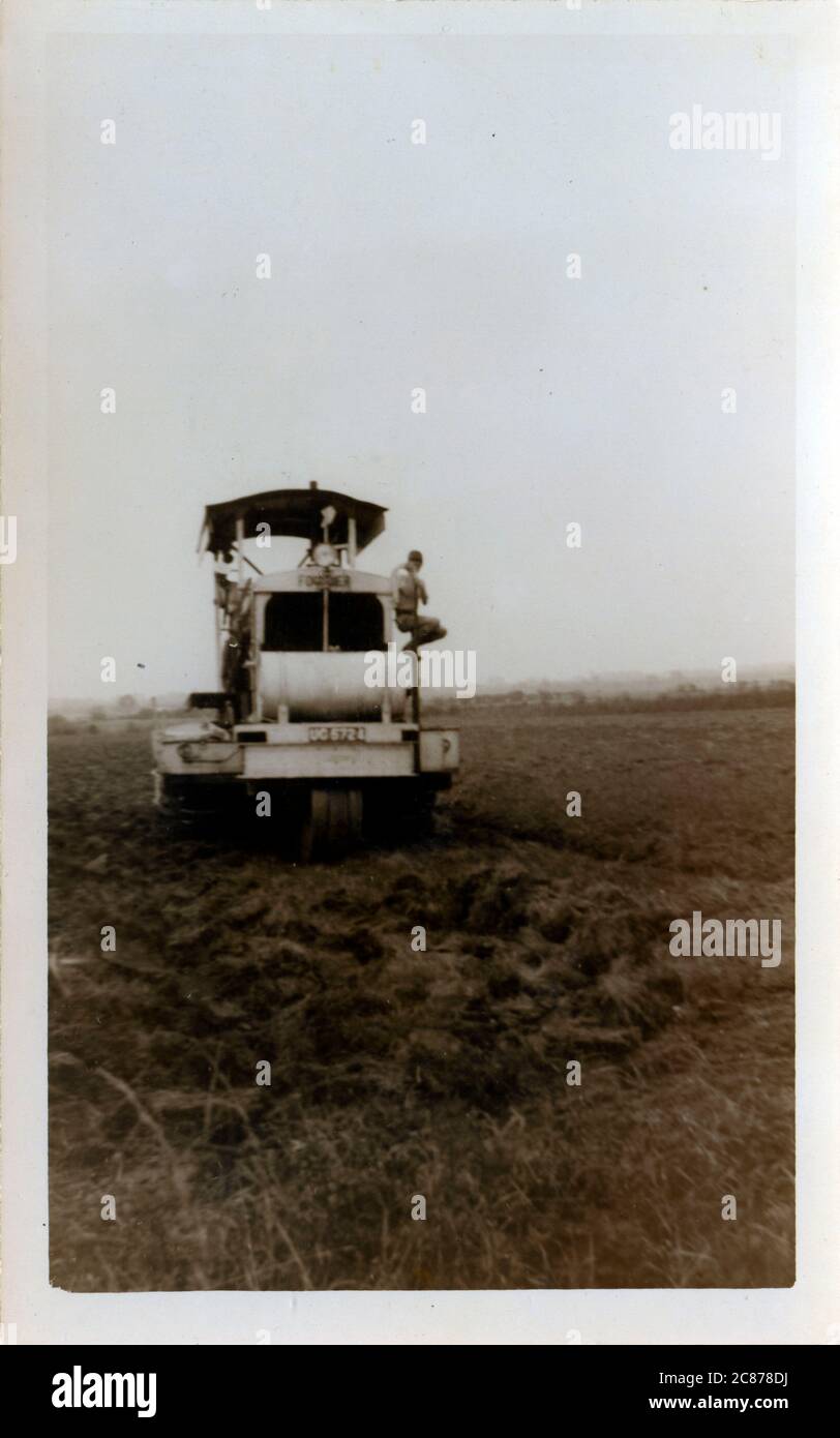 Vintage Fowler Steam Roller sur Heavy Three Roller Trailer, Angleterre. Banque D'Images