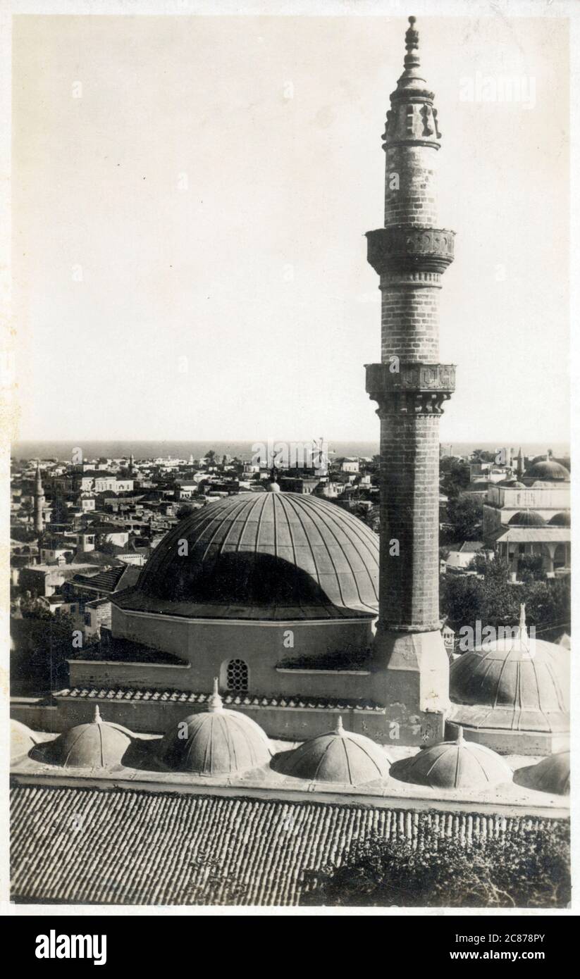 Mosquée Suleymaniye (mosquée de Suleiman) - Rhodes, Grèce - construite à l'origine après la conquête ottomane de Rhodes en 1522 et reconstruite en 1808. Date: Vers 1937 Banque D'Images