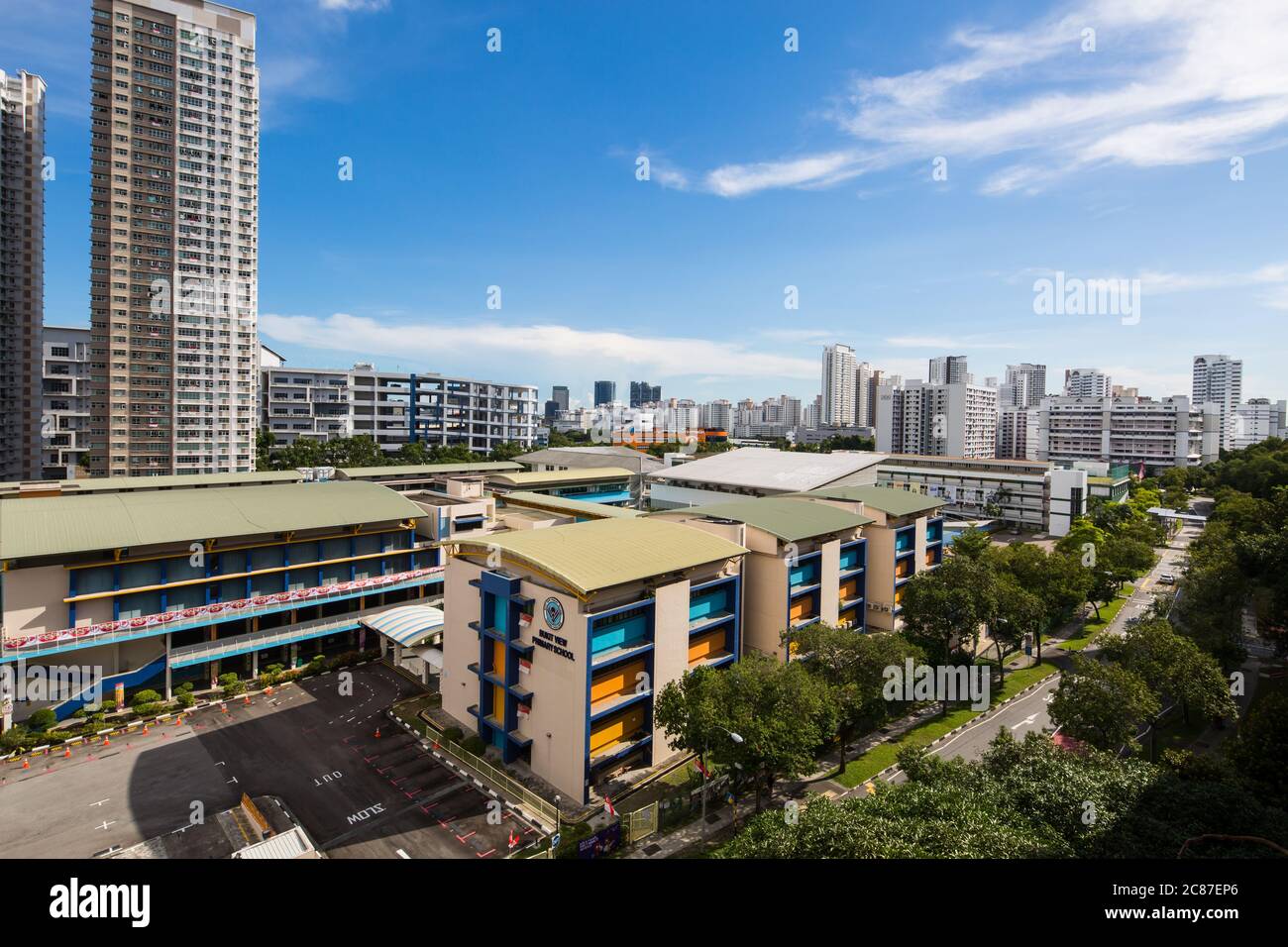 Vue sur le paysage urbain de Bukit Batok et Jurong East qui se compose de l'industrie légère, des logements et de l'école dans cette scène, Singapour. Banque D'Images
