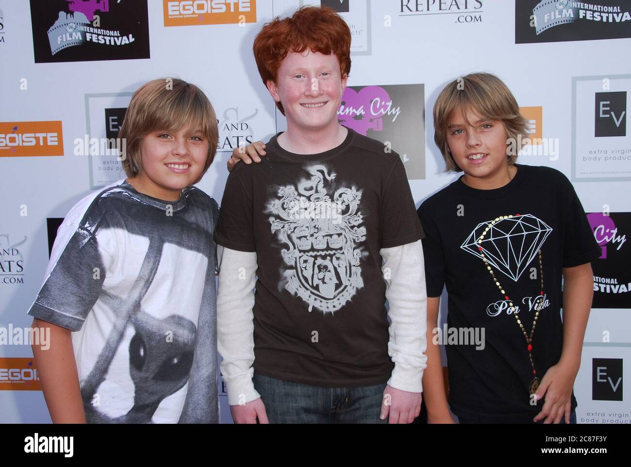 Dylan Sprouse, Charlie Stewart et Cole Sprouse au 1er Festival international annuel du film de Cinema City présente la projection « The Prince & the Pauper » au cinéma AMC Universal City Walk, Universal Studios Hollywood, Universal City, CA. L'événement a eu lieu le lundi 25 septembre 2007. Photo par: SBM / PictureLux- référence du fichier 34006-9730SBMPLX Banque D'Images