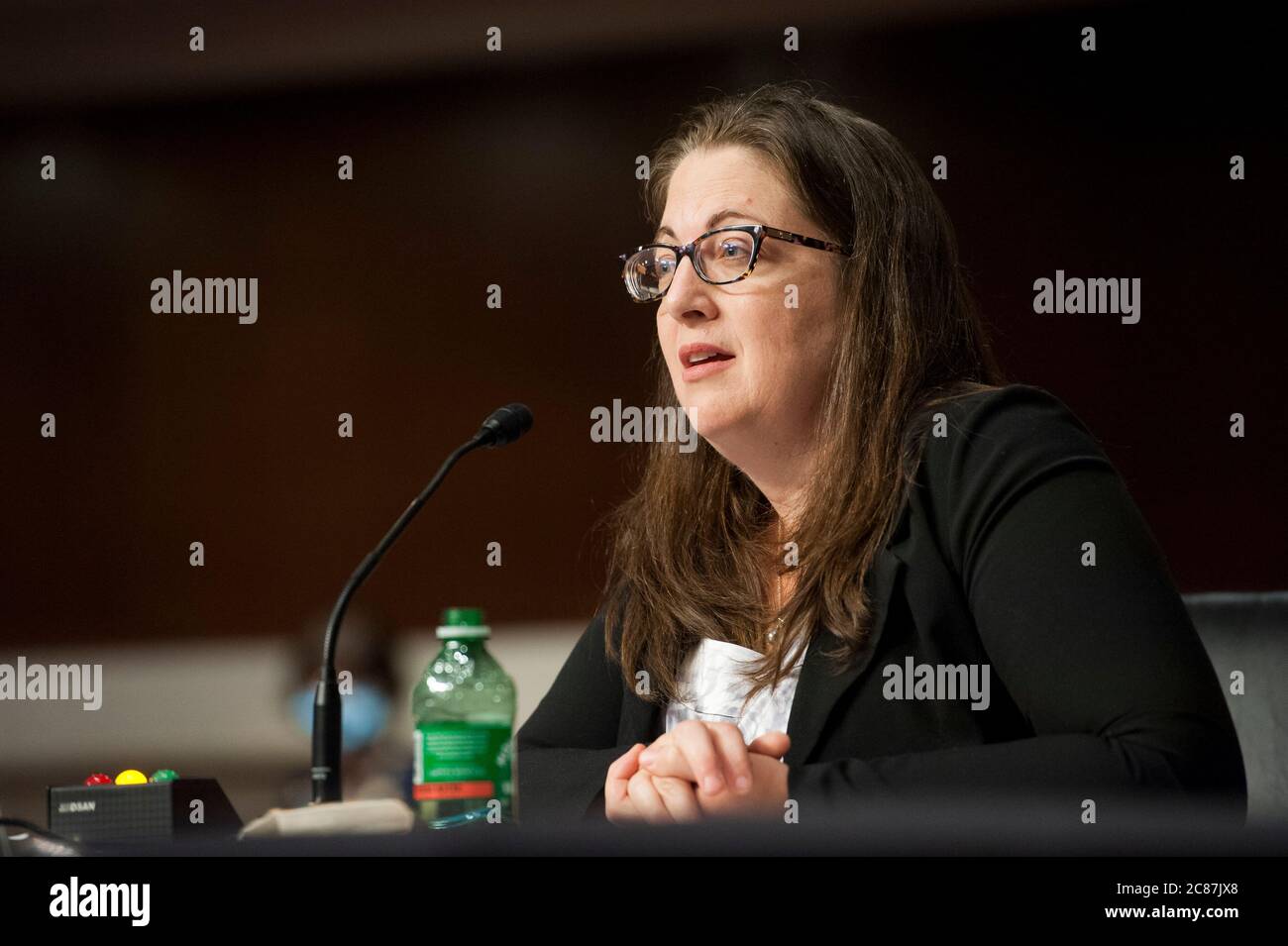 Washington, États-Unis d'Amérique. 21 juillet 2020. Laura MacCleery, directrice des politiques, Centre for Science in the public Interest, se présente devant un comité du Sénat américain sur le commerce, la science et les transports, qui entend « protéger les Américains contre les escroqueries COVID-19 » dans le bâtiment Dirksen du bureau du Sénat à Capitol Hill à Washington, DC., le mardi 21 juillet 2020. Credit: Rod Lamkey/CNP | usage dans le monde crédit: dpa/Alay Live News Banque D'Images