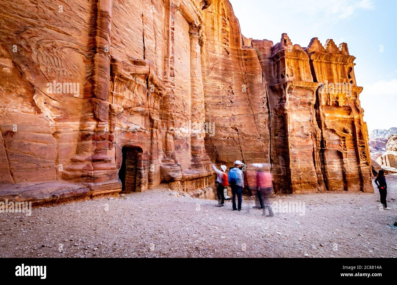 Entrée de la sculpture souterraine ancienne de roche, tombeau royal à Petra, Jordanie. Banque D'Images
