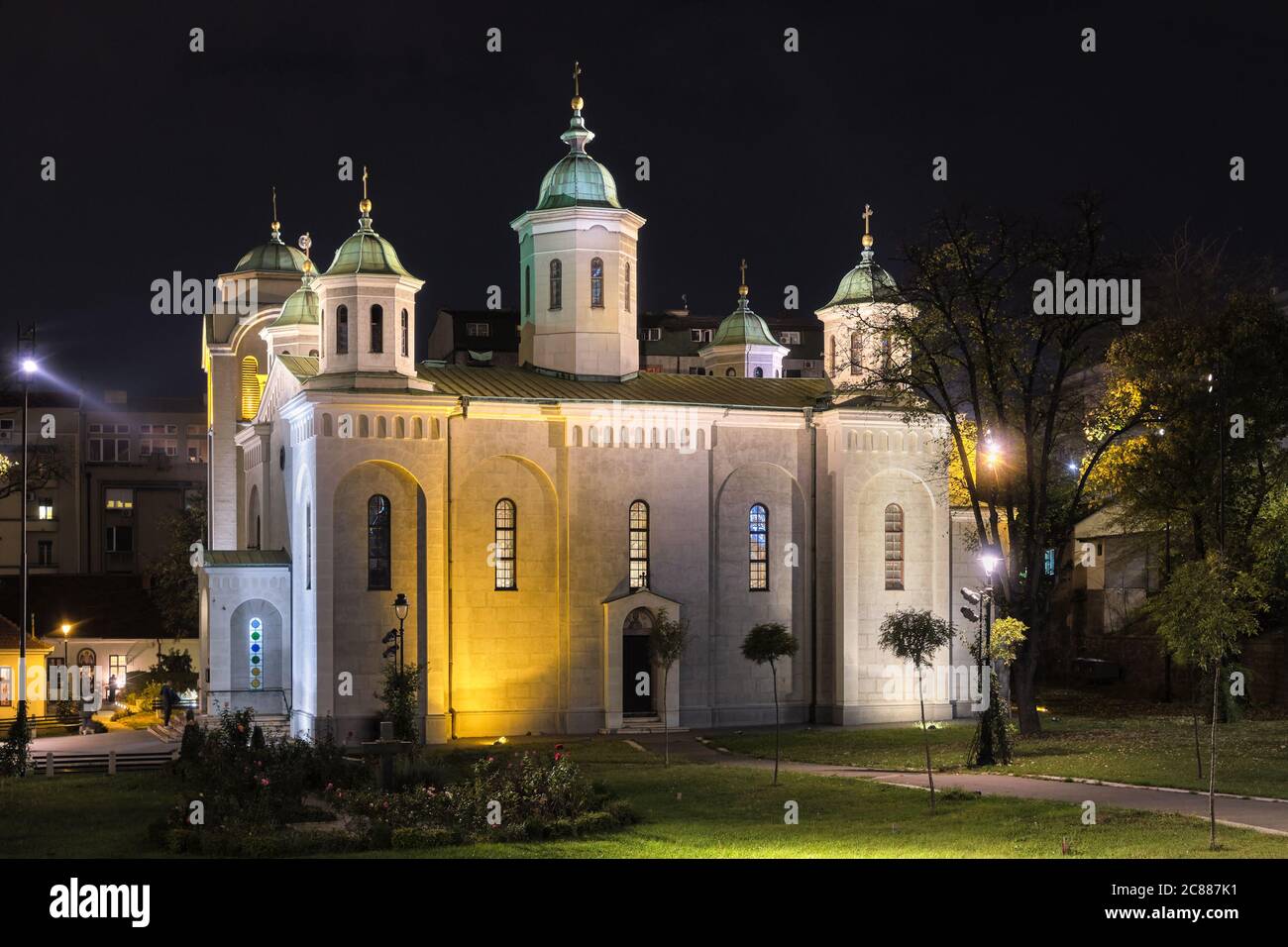 Vue de nuit de l'église de l'Ascension (Vaznesenjska crkva), église orthodoxe serbe dans le centre de Belgrade, la capitale de la Serbie Banque D'Images