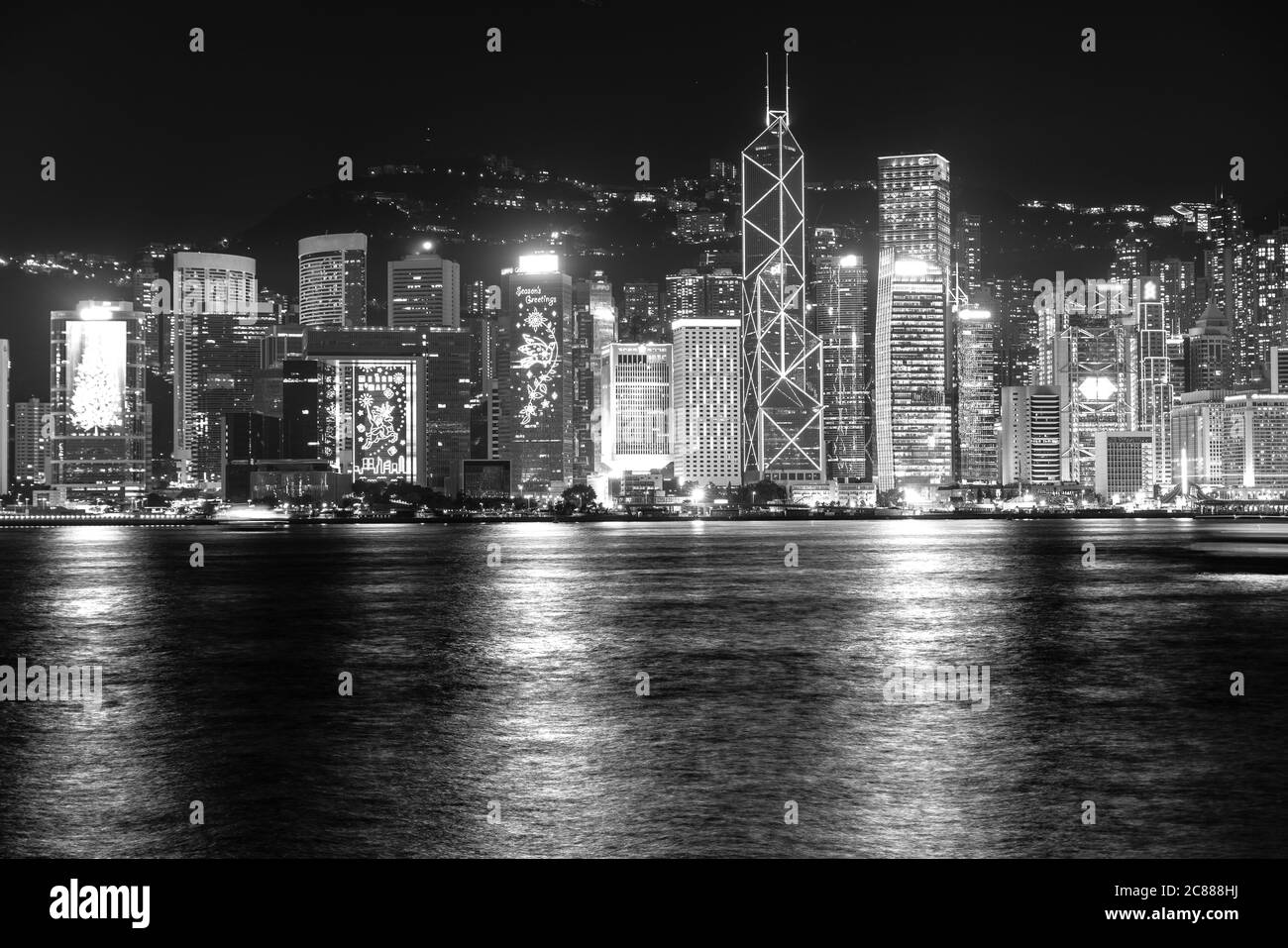La vue incroyable du paysage urbain de Hong Kong, plein de gratte-ciel depuis le toit. Banque D'Images