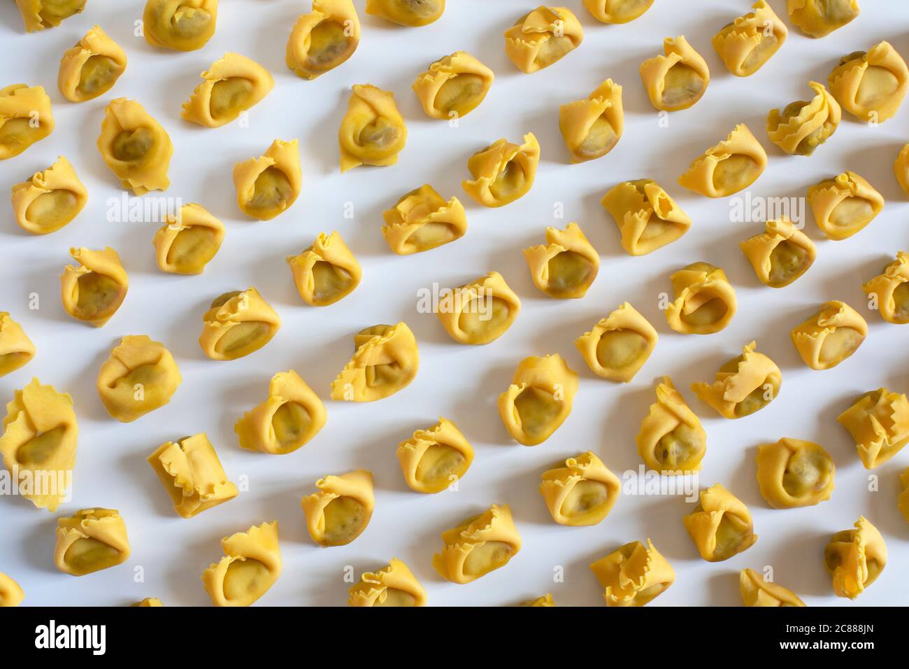 Table de tortellini artisanaux italiens Banque D'Images
